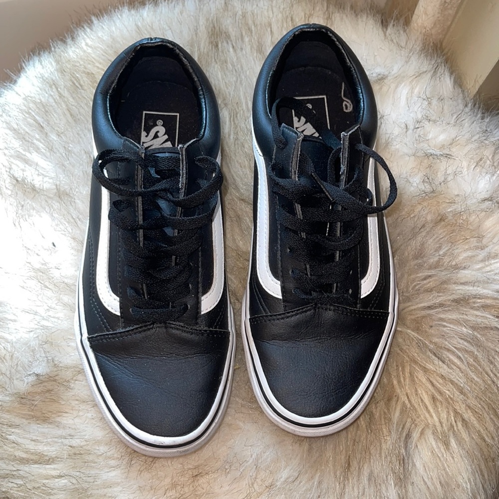 Black leave old school skater Vans